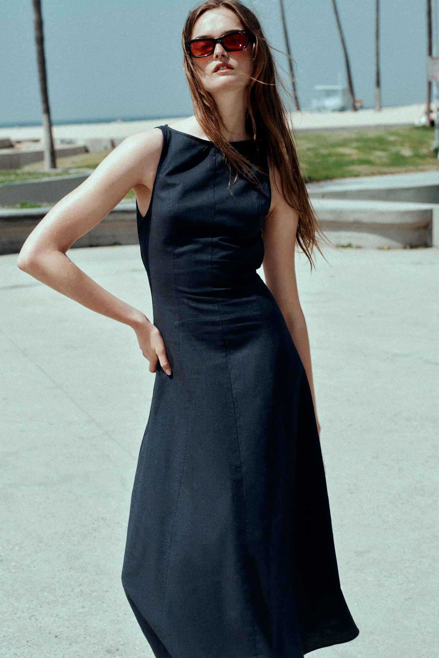 VESTIDO MIDI CON LINO ESPALDA DESCUBIERTA