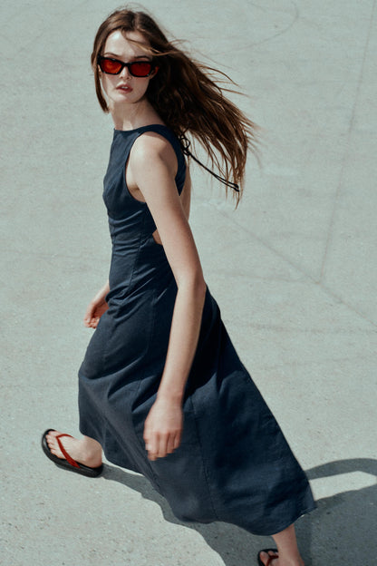 VESTIDO MIDI CON LINO ESPALDA DESCUBIERTA